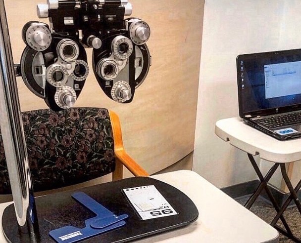 Set up of one eye exam station at a GES mission.